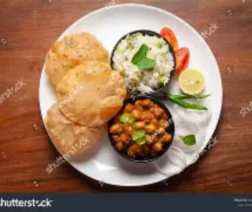 Channa Bhatura (Chola Poori)